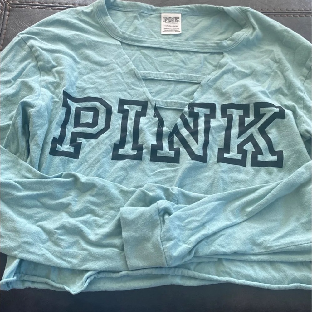 Pink long sleeve cropped v neck shirt